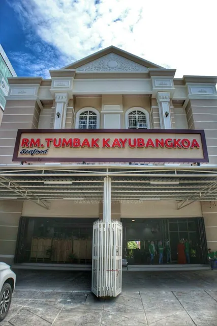Tumbak Kayubangkoa Seafood Restaurant