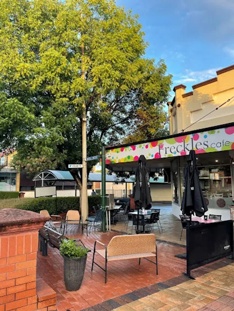 Freckles Cafe