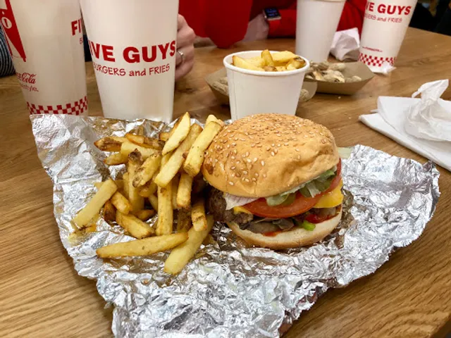 Five Guys Burgers and Fries Plaza Río 2