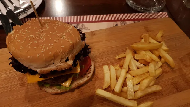 Restoran - Pizzeria "Alo Alo"