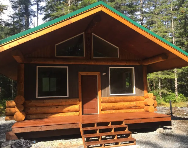 Johnstone Adventure Lodge