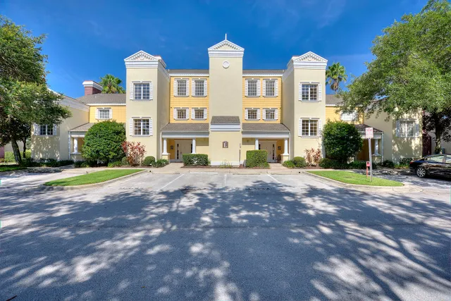 Our Stylish Condo in Reunion