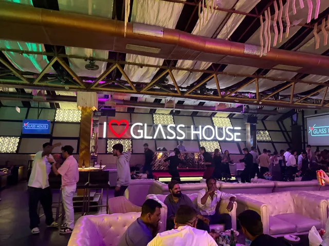 Glass House Lounge - Malad