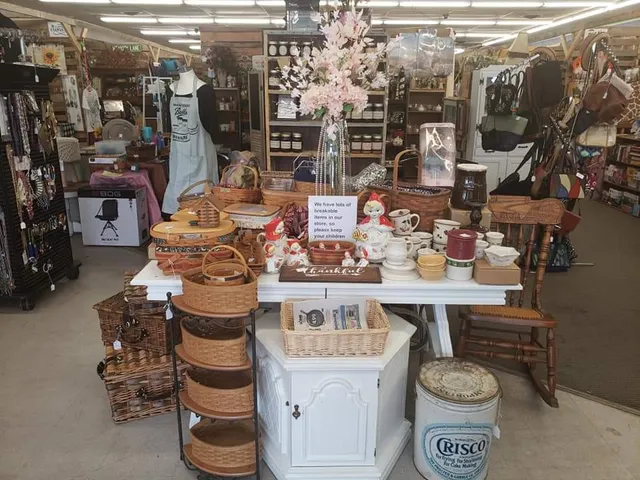 Hidden Treasures Booth Mall