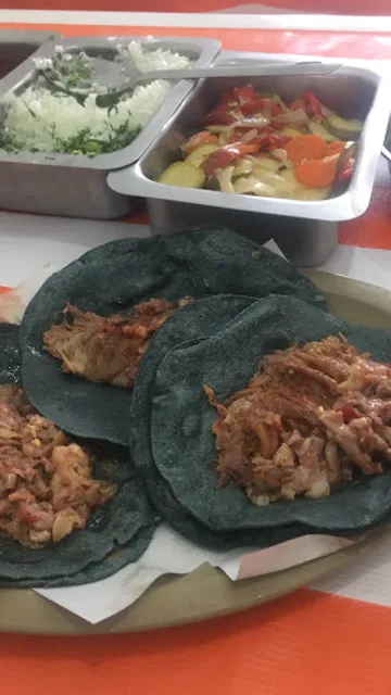 Barbacoa, Consomé y Tlacoyos "El Güero"