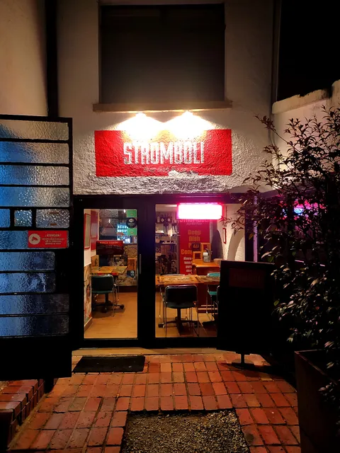 Stromboli Deep Dish Pizza