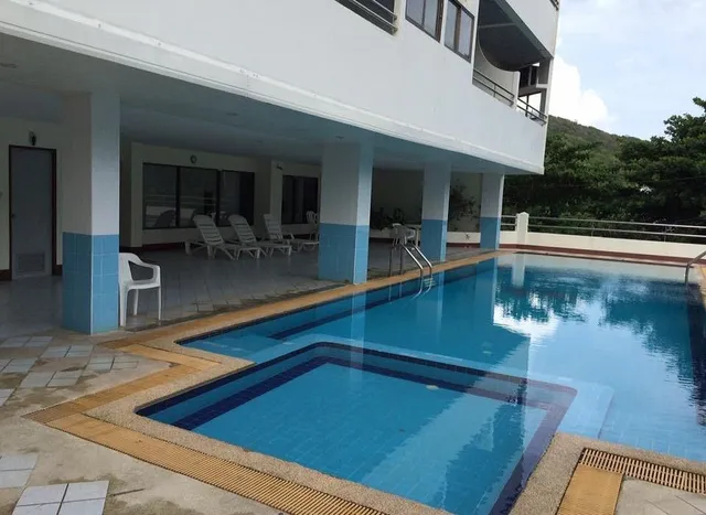 Nice Beach Hotel (Rayong).