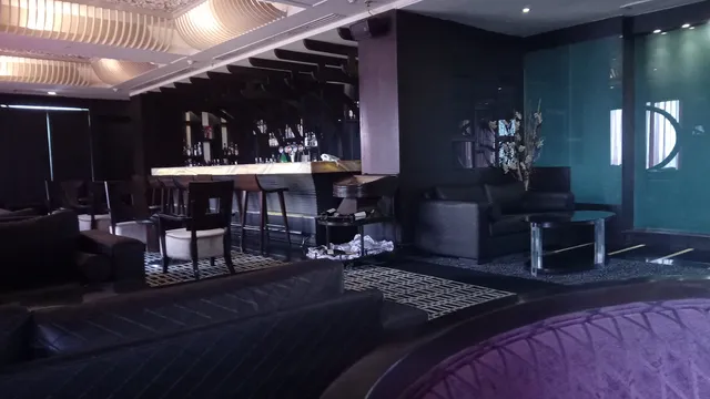 Shanghai Bar & Lounge - The Bristol Hotel