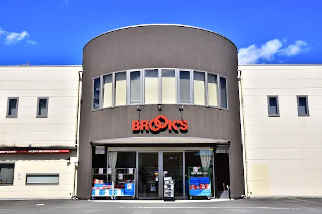 Brook's Shop & Cafe