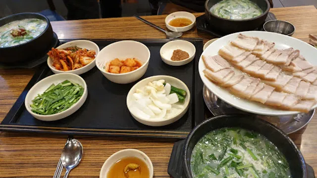 Sasang Jangsuchon 24hr Dwaejiguk-bap