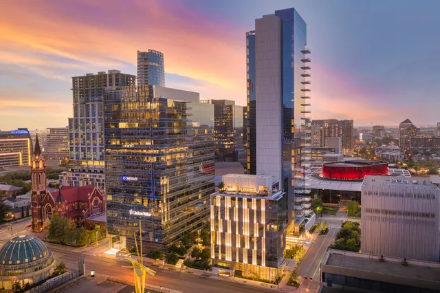 HALL Arts Hotel Dallas, Curio Collection by Hilton