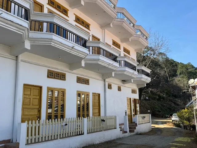 Hotel Divine, Do Bata, Barkot