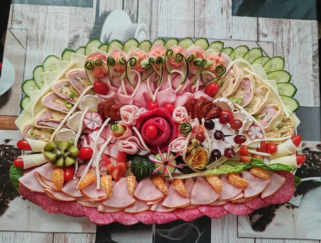 Ružena Valentová - Obložené misy a chlebíčky ako od babičky