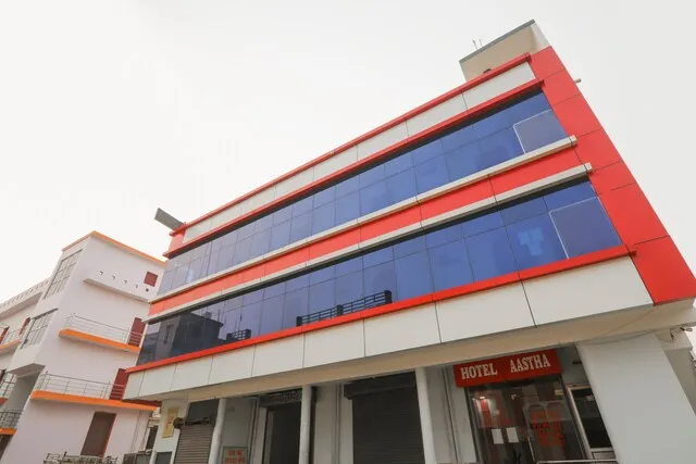 Hotel O Aastha Near Chaudhary Charan Singh International Airport