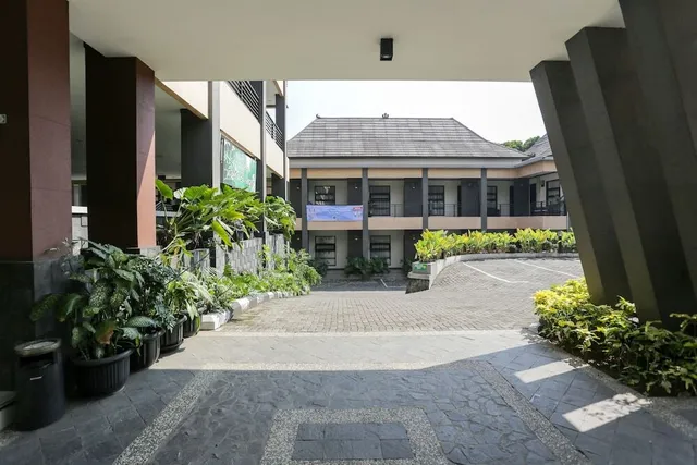 RedDoorz Plus near Farmhouse Lembang