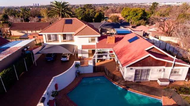 17 on 13th Guest House