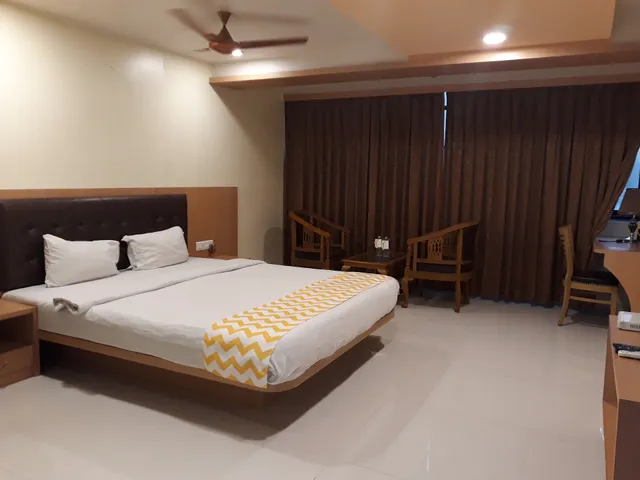 OYO Flagship 213 Pimpri Finolex Chowk