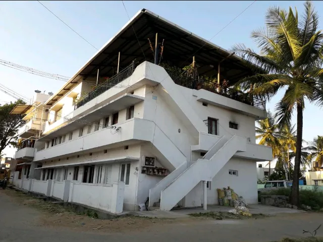 Wheel to hills Stay inn service Apartments