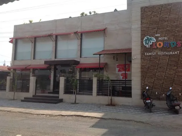 Lords Bar And Restaurant