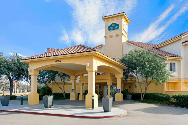 La Quinta Inn & Suites by Wyndham Dallas DFW Airport North