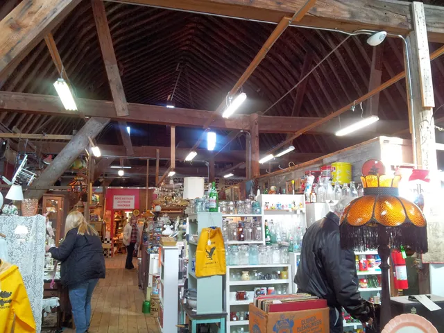 Shawnee Country Barns Antique Co-Op