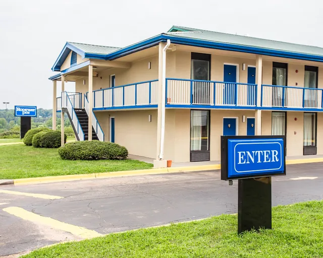 Claremont Inn & Suites