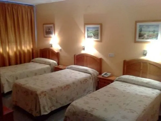 Hostal Al - Qazeres‎