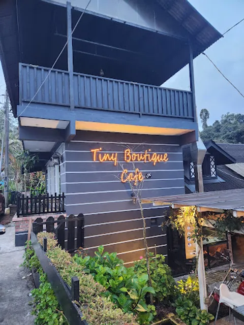 Tiny Boutique Cafe