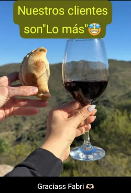 Bien de Campo Río Ceballos, Empanadas Caseras fritas en grasa u horno.