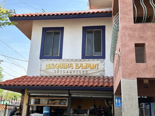 Esquina Bajan Chilaquiles