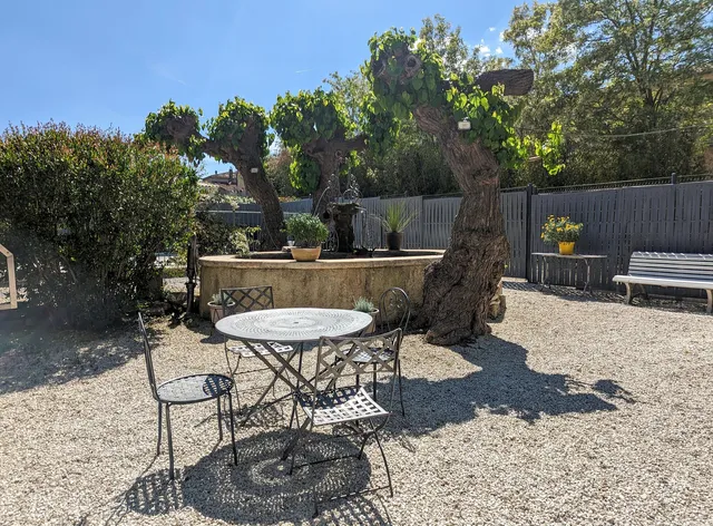 La Fontaine aux Poissons Rouges