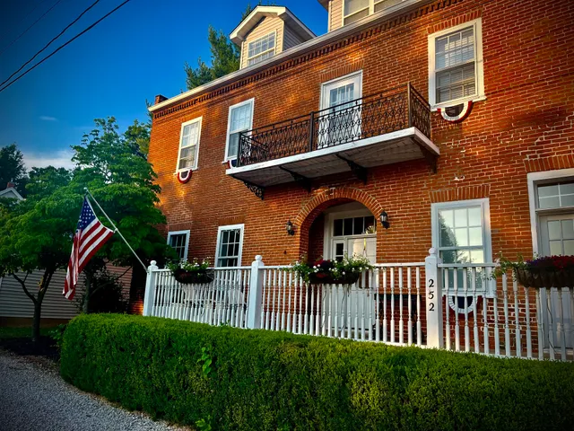 Augusta Red Brick Inn