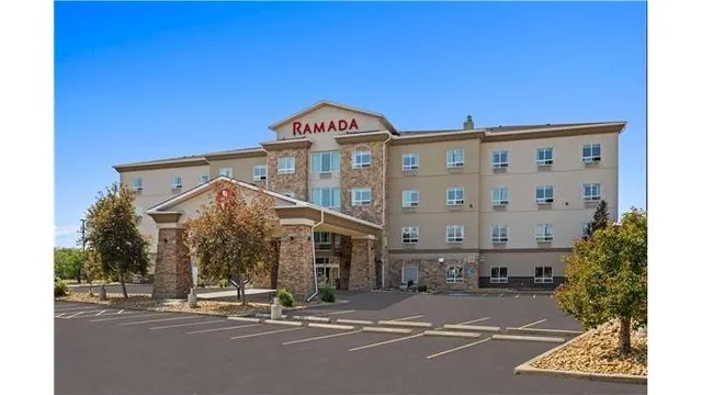 Ramada by Wyndham Drumheller Hotel & Suites