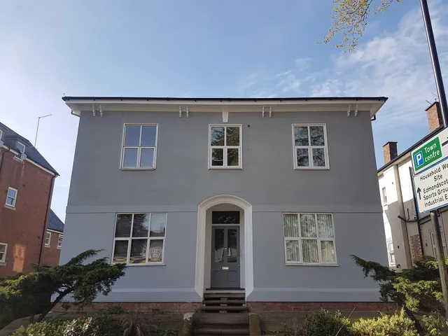 Leamington Apartments