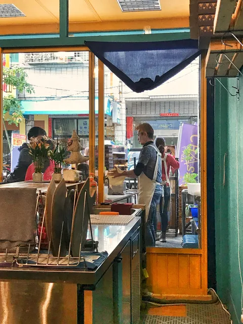 掐手披薩｜購買任一9吋披薩，瑪格麗特加價購$200