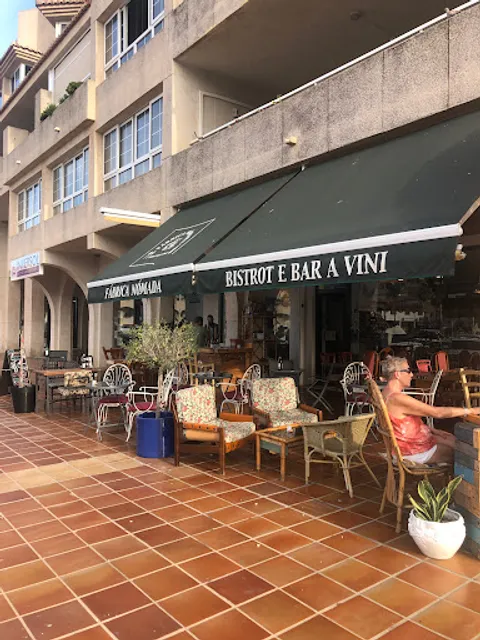 Restaurante Fábrica Nómada / Bistrot y Bar de Vino en Almerimar