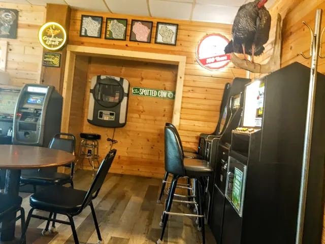 Tater's Dam View Bar