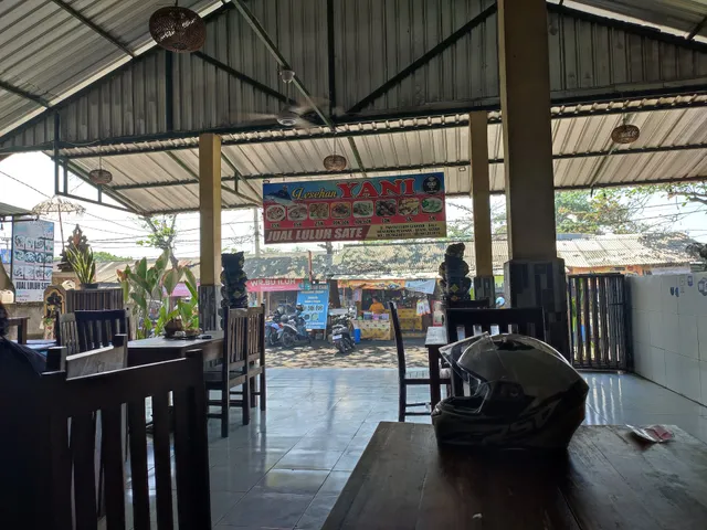 Lesehan Yani - Pantai Lebih