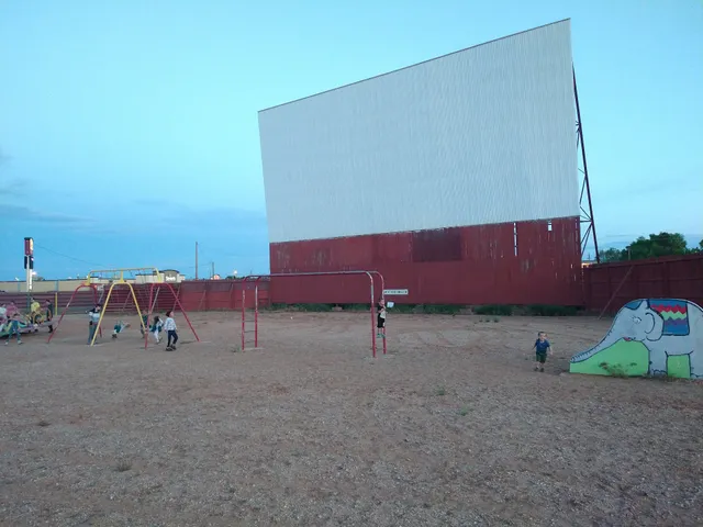 Echo Drive In