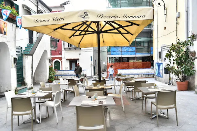 Divina Vietri Pizzeria Marinara