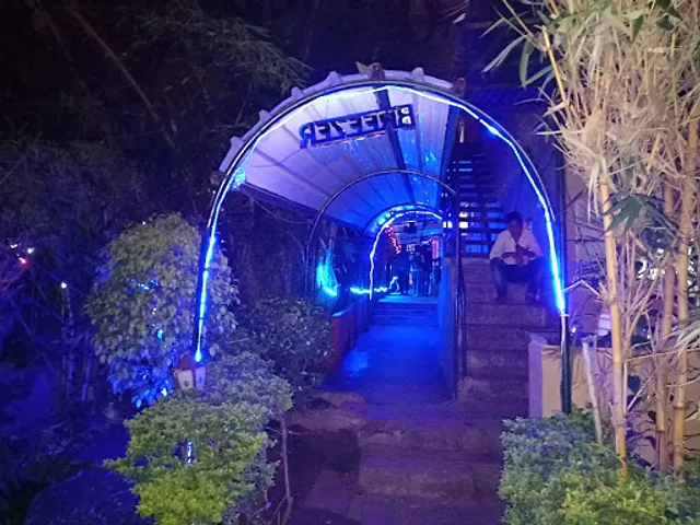 Garland's Garden Bar