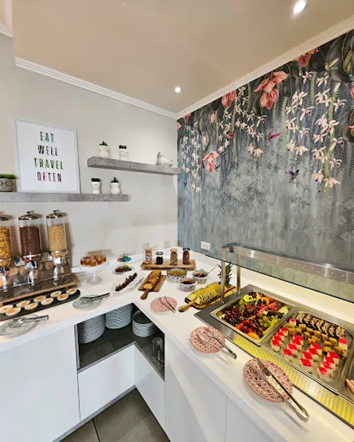 Lobby lounge breakfast bar