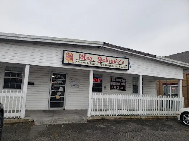 Mrs. Johnnie's Gingerbread House