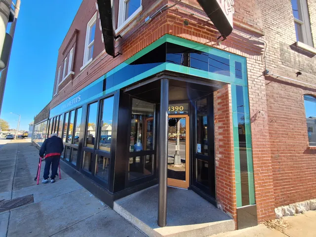 Amighetti’s at the Top of the Hill