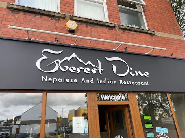 Everest Dine- Hinckley
