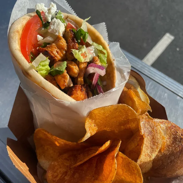 Leni’s Catch @ Last Round Bar and Grill