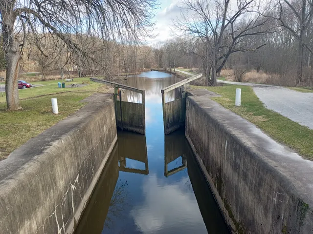 Canal Lock 4 Trailhead