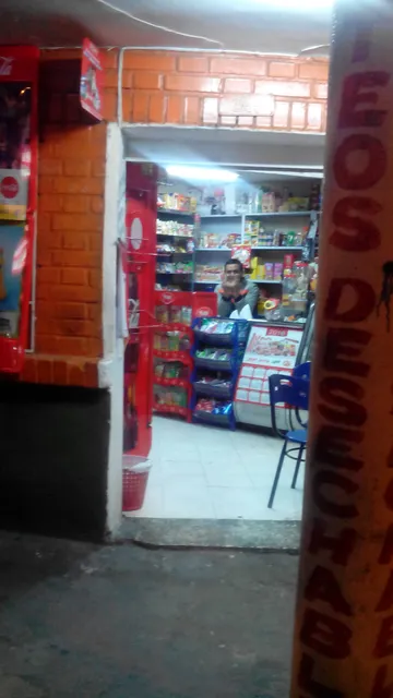 Salsamentaria--y--lacteos---la--sevillana