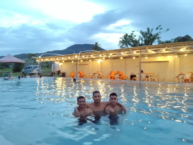 Kolam Air Panas Om Nyong