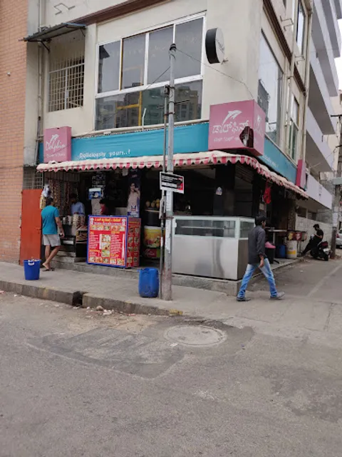 Dolphin Bakes 'n' Juice